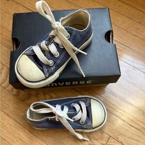 CONVERSE ALL STAR INFANT SHOES
NAVY
SIZE 5
